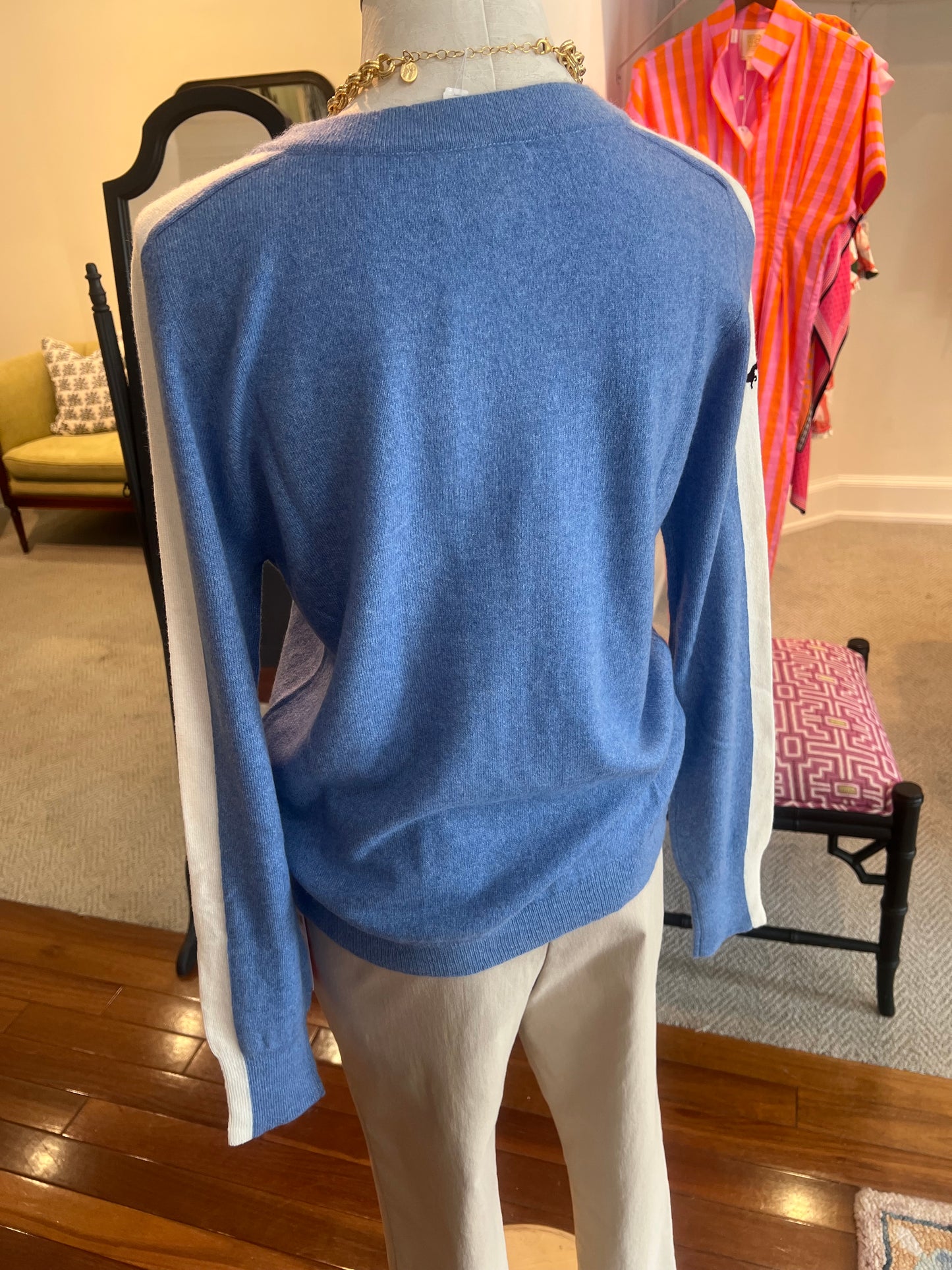 Trace V Neck Cashmere Sweater in Blue