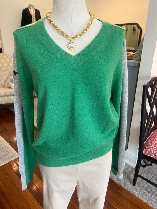 Trace V Neck Cashmere Sweater in Green