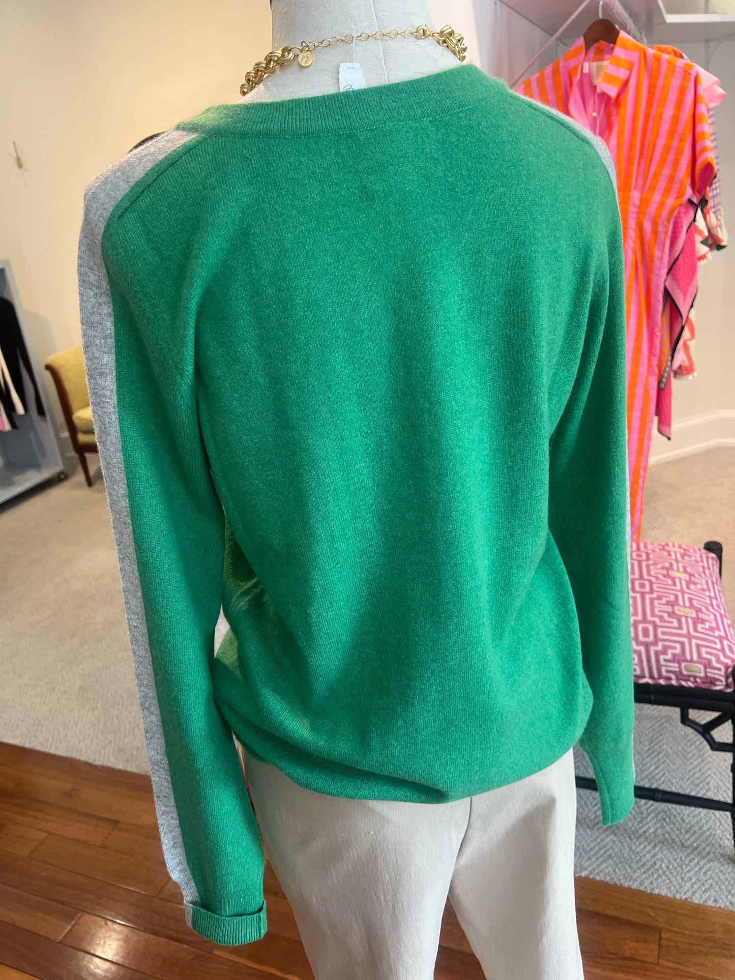 Trace V Neck Cashmere Sweater in Green